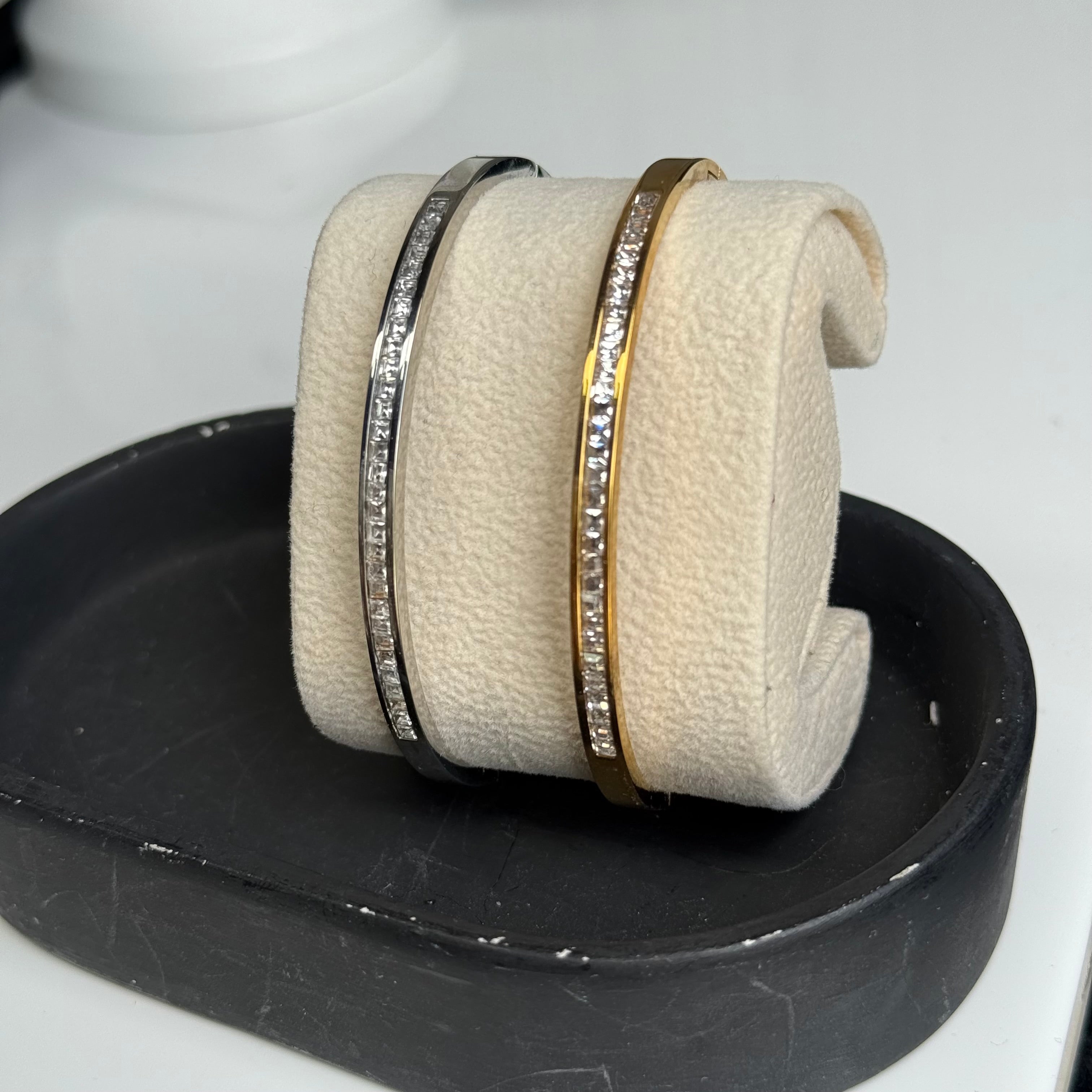 Elegant Bangle Gold and Silver