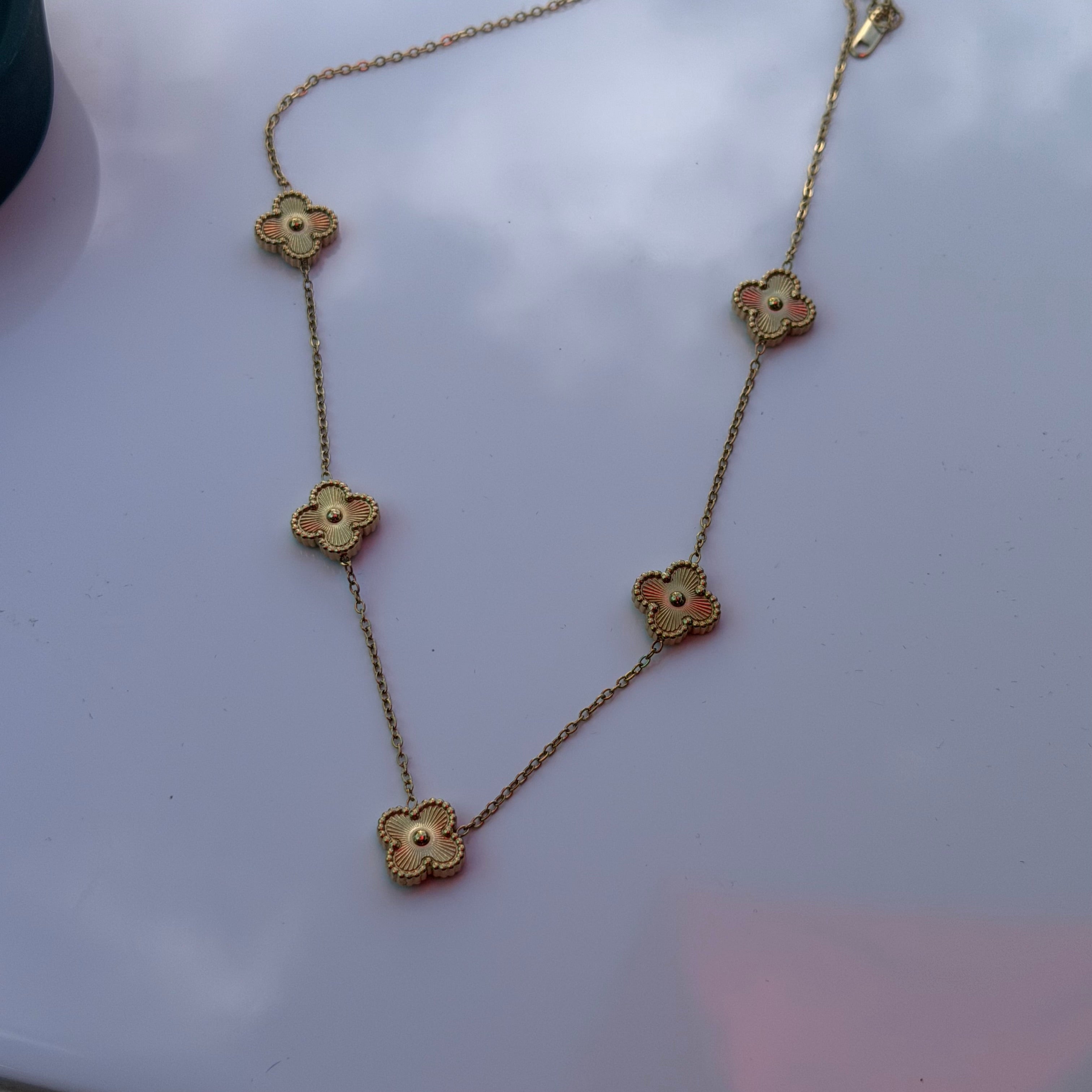 Clover Necklace Gold
