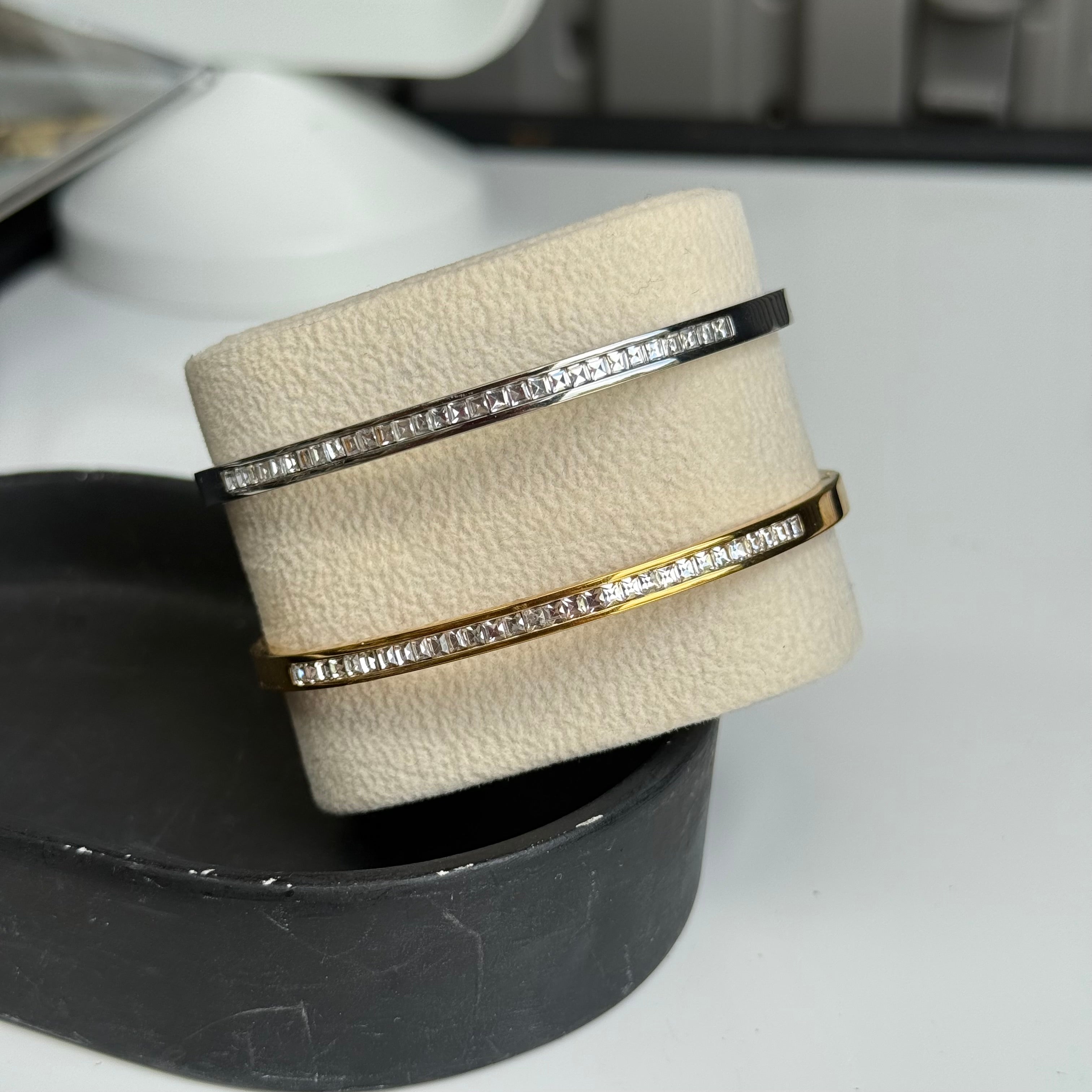 Elegant Bangle Gold and Silver